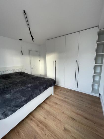 Centrul Civic - apartament 3 camere renovat - 2 grupuri sanitare - priveliște -  - 4