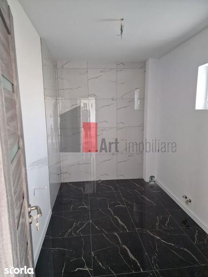 Casă cu 5 camere cu Canalizare în Central