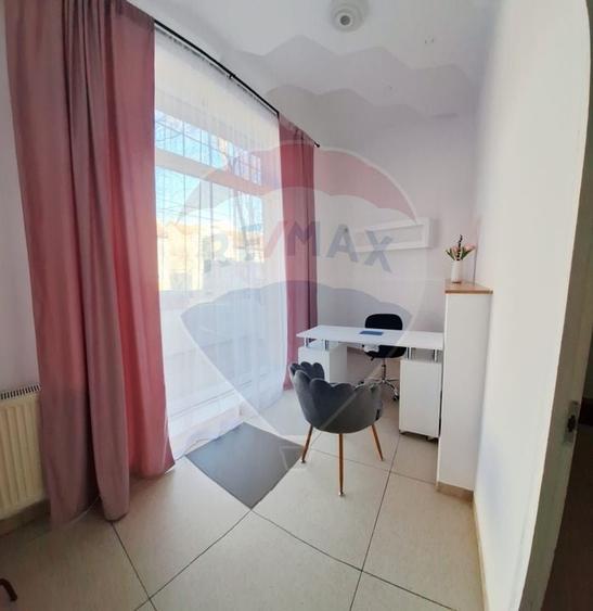 Scaun /camera de inchiriat-salon de infrumusetare (zona centrala) - 2