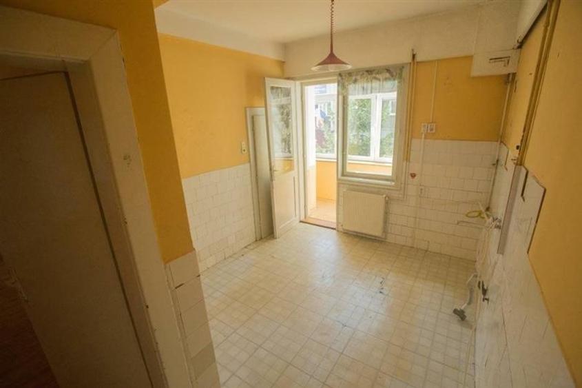 Regim vila, 3 camere, decomandate, terasa si balcon, Centru Civic, Brasov - 11