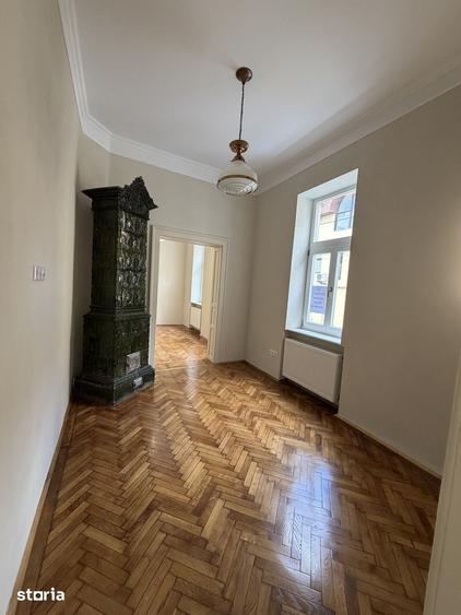 Casă cu 3 camere cu Teren 300 Mp în Central