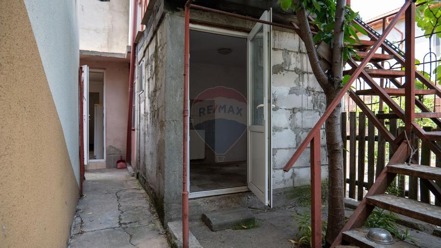 Oferta - casă de vânzare  si teren 241 mp, în zona Andronache - 15