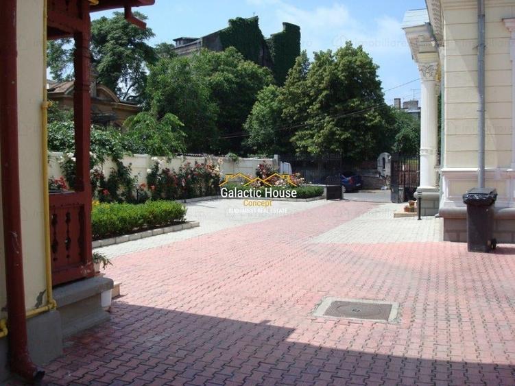 ANSAMBLU VILE - TREI CORPURI CL?DIRE - LOCURI DE PARCARE - 12 MASINI - 9