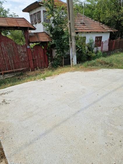 Casă individuală cu 3 camere cu Teren 1862 Mp în Adunații Teiului