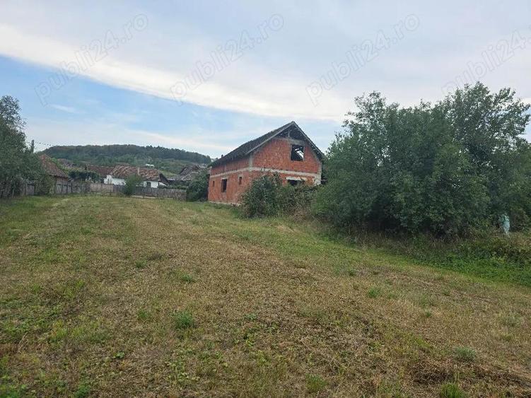 Vand casa loc SUMUGIU, sc 200 mp , parte casa noua la rosu , teren 2670 mp, la sosea, front mare - 5