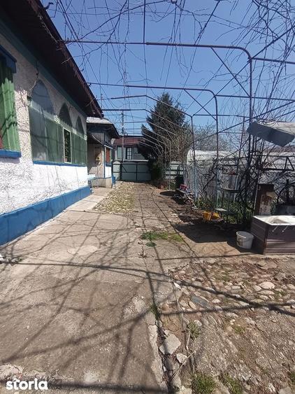 Vanzare casa batraneasca si teren in Targoviste - 1