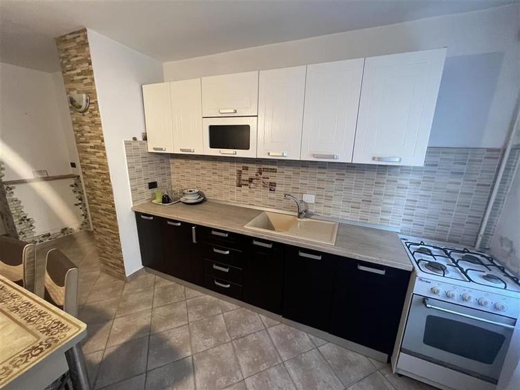 Ap 3 camere,parter, balcon, ultracentral- Scoala 9 - 2