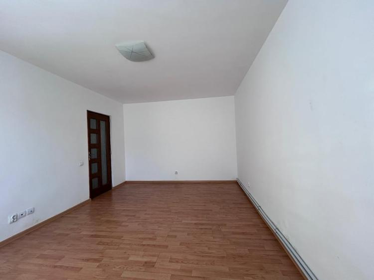 VANZARE BIROURI, CABINET, SALON, IN ȘASE CAMERE CU MULTIPLE DEPENDINȚE - 3