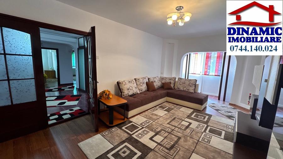 Apartament cu 3 camere în 1 Mai