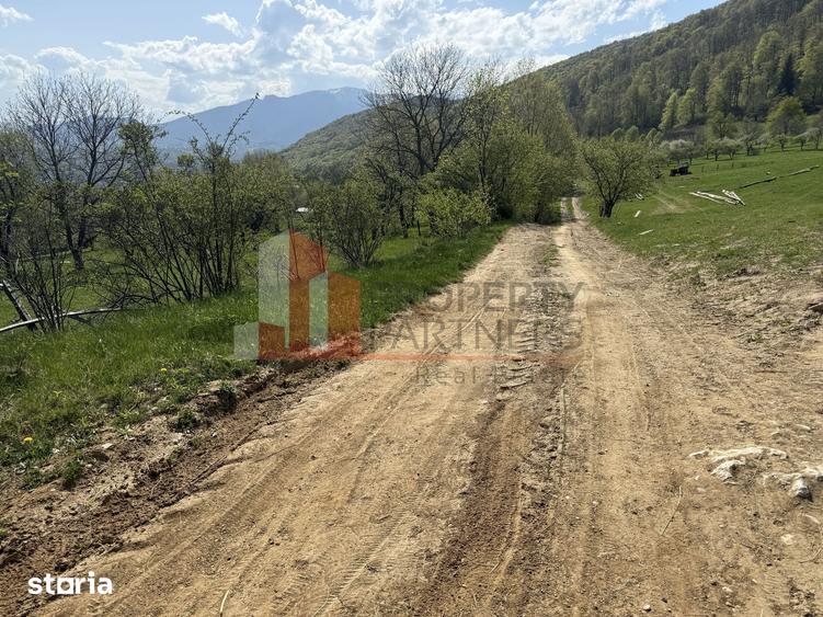 Teren de 1436 mp, în Bran