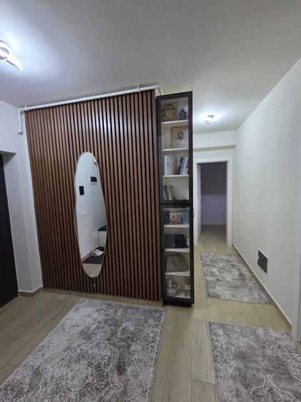 Apartament cu 2 camere decomandat în Tractorul