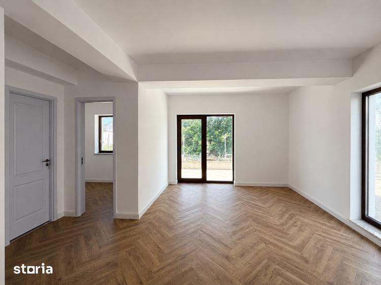 Casă cu 5 camere cu Teren 213 Mp în Lumina