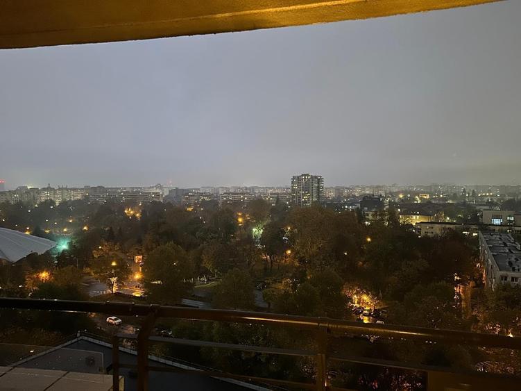 Apartament cu 3 camere decomandat în Dorobanți