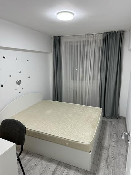 Apartament cu 3 camere decomandat în Drumul Taberei