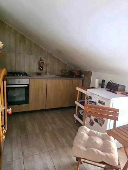 Casă cu 8 camere cu Teren 466 Mp în Central