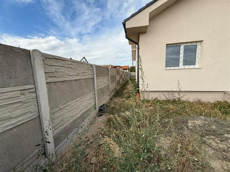 Duplex cu 3 camere cu Canalizare în Moșnița Nouă