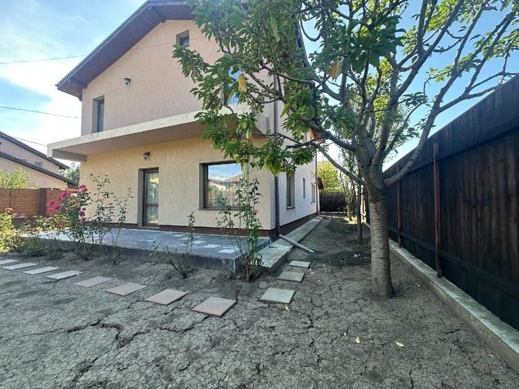 Casă individuală cu 3 camere cu Garaj în Gulia