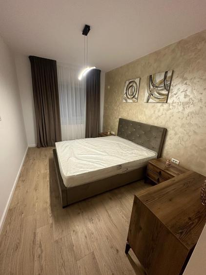 Apartament cu 3 camere semidecomandat în Brâncoveanu