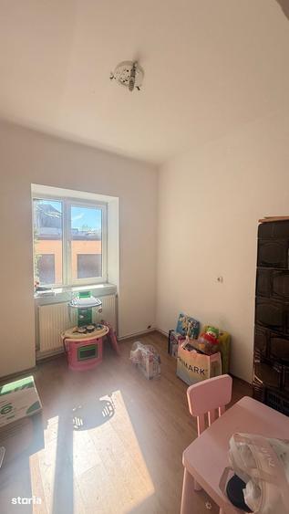 Apartament cu 3 camere în Valea Roșie