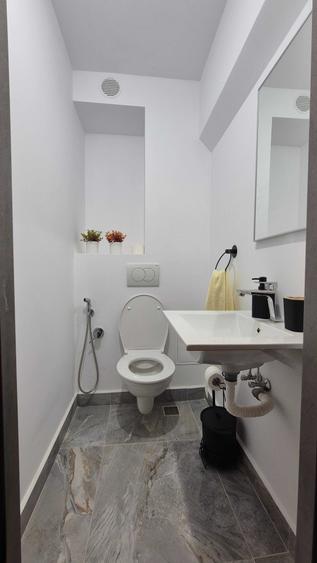 Apartament cu 4 camere decomandat în Central