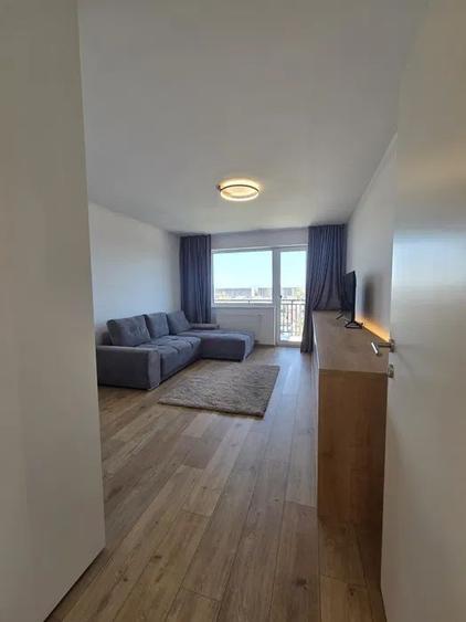 Apartament cu 3 camere, mobilat în Tractorul