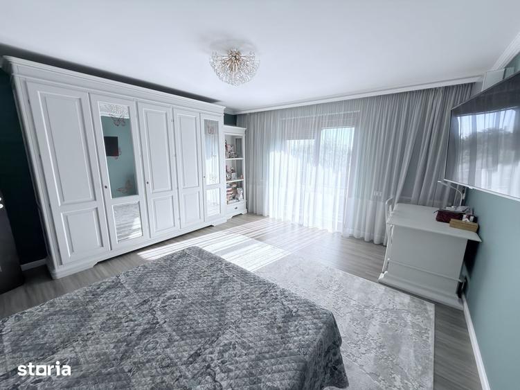 Casă cu 8 camere cu Teren 100 Mp în Mihai Eminescu