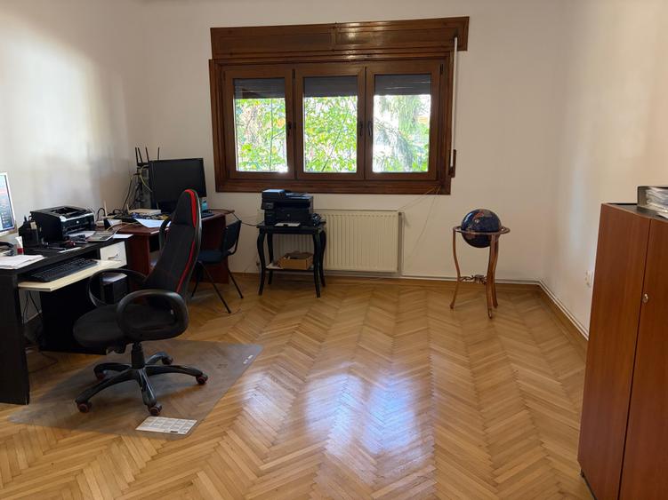 Apartament cu 5 camere semidecomandat în Dorobanți