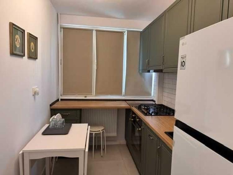 Apartament cu 3 camere semidecomandat în Ultracentral
