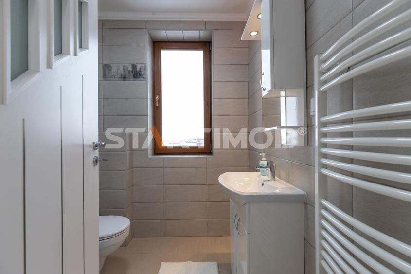 Apartament cu 3 camere decomandat, mobilat în Tractorul