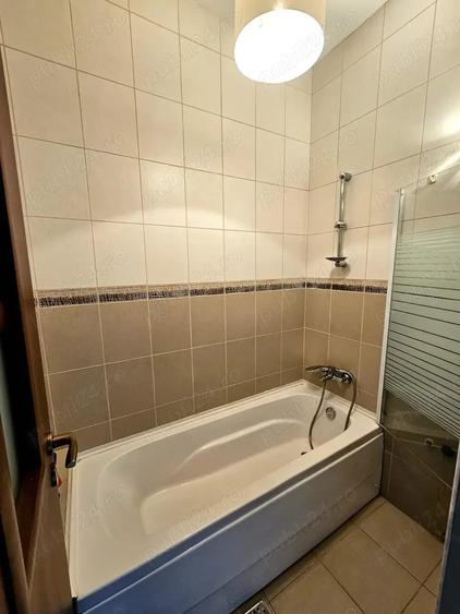 Apartament cu 3 camere, mobilat în Ferme