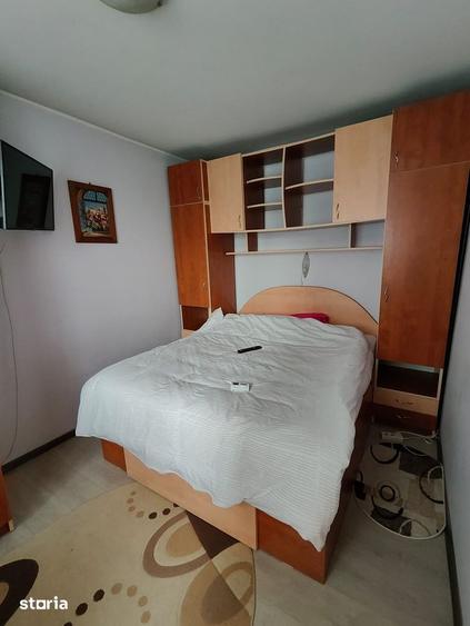 Apartament cu 2 camere semidecomandat în Podu Roș