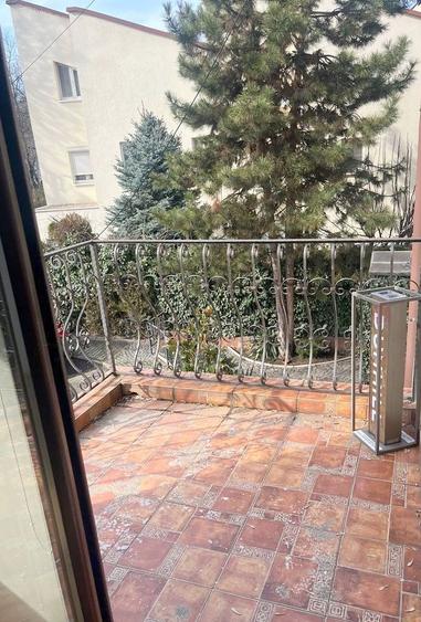 Casă individuală cu 7 camere cu Canalizare în Floreasca