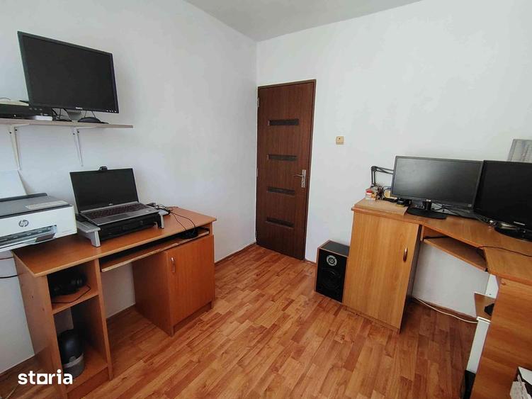 Apartament cu 4 camere decomandat în Cetate