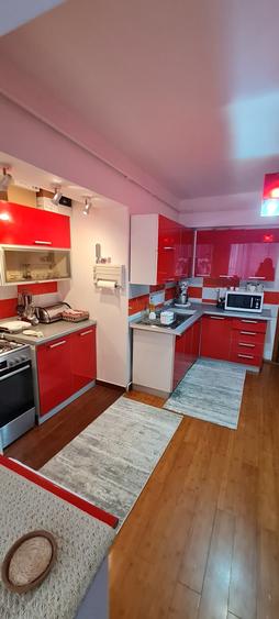 Apartament cu 3 camere decomandat în 22 Decembrie