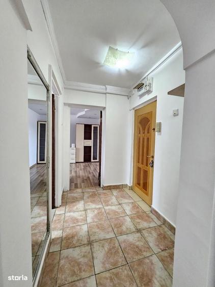 Apartament cu 3 camere decomandat în Găvana