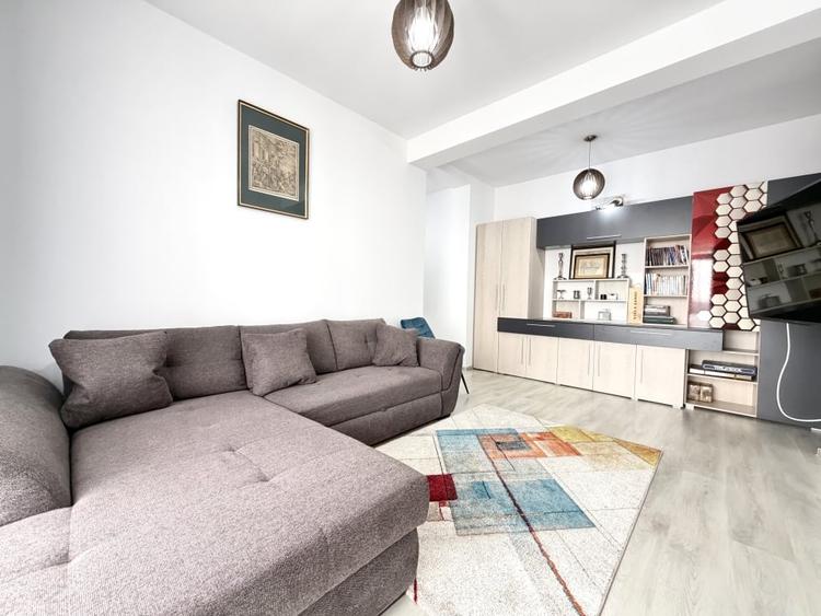 Apartament cu 2 camere semidecomandat, mobilat în Dumbrăvița