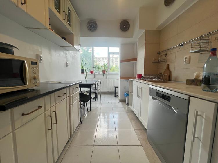700€, stradal Unirii, spatios, etaj 1 - 4