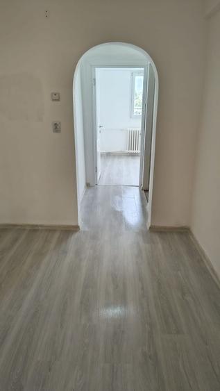 Apartament cu 2 camere decomandat în Teiul Doamnei
