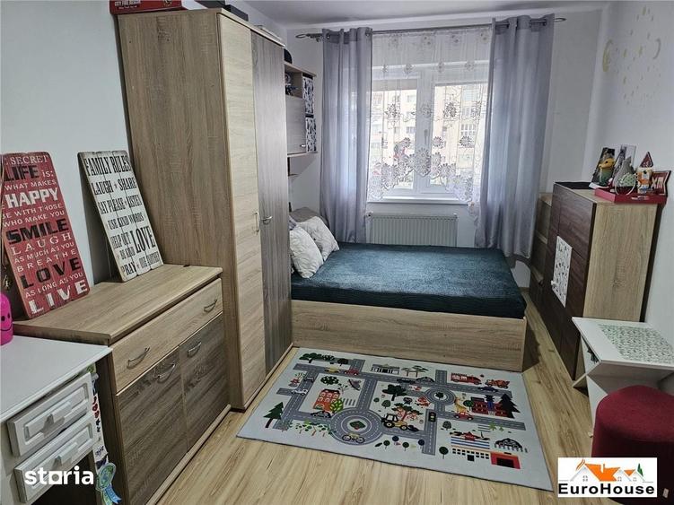 Apartament cu 3 camere în Cetate