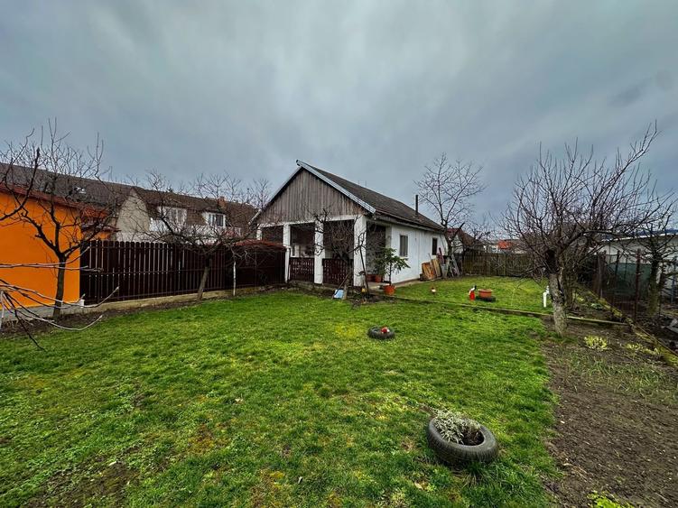 Casă individuală cu 7 camere cu Canalizare în Sânmartin