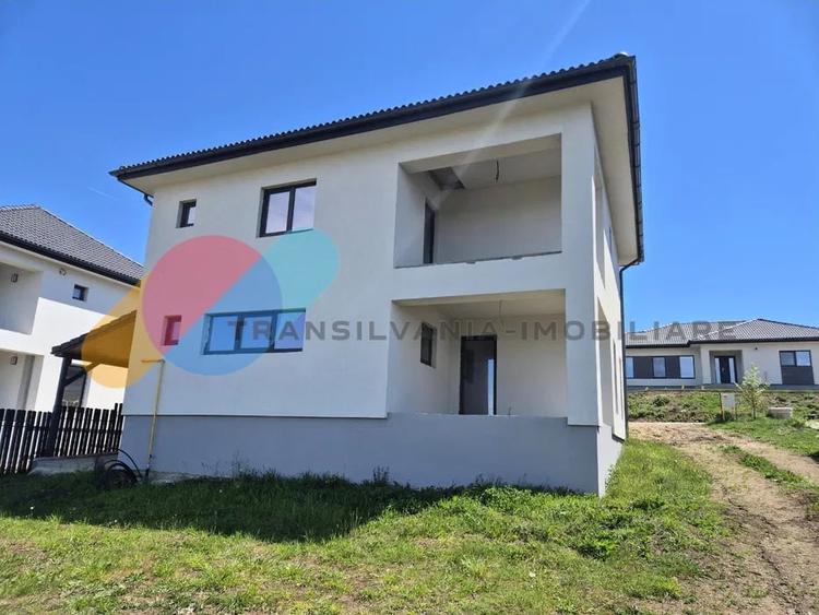 Casă individuală cu 4 camere cu Canalizare în Jucu de Sus