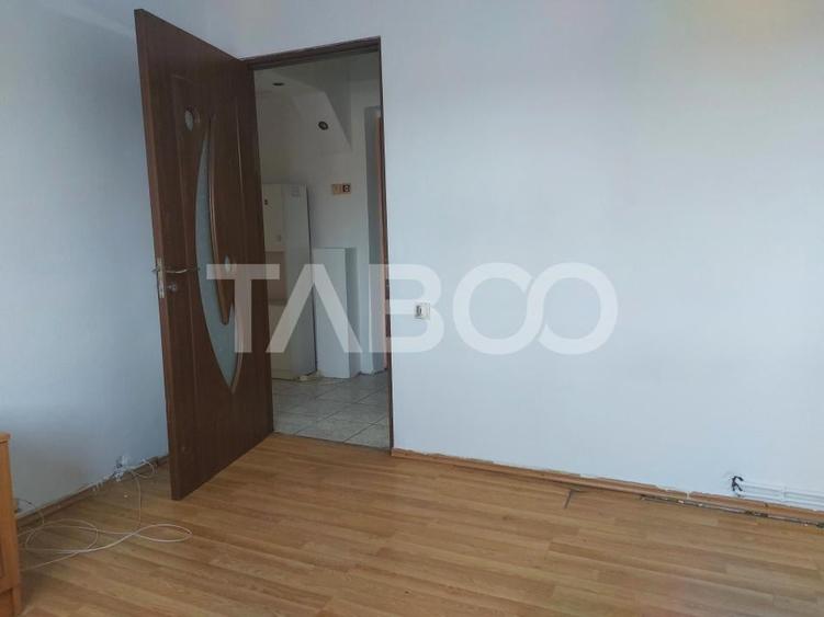 Apartament 2 camere decomandate 35 mp parter zona Stejarului Cisnadie - 3