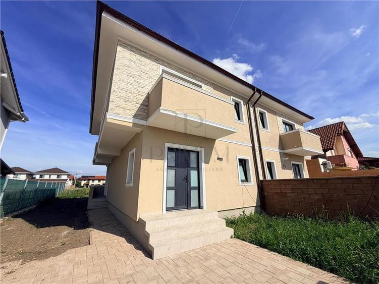 Duplex cu 4 camere cu Canalizare în Moșnița Nouă