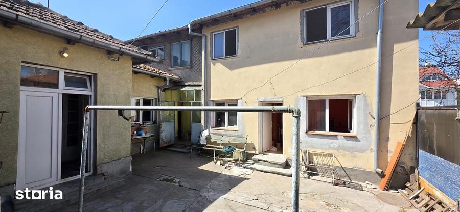 Casă cu 7 camere cu Teren 170 Mp în Tomis I