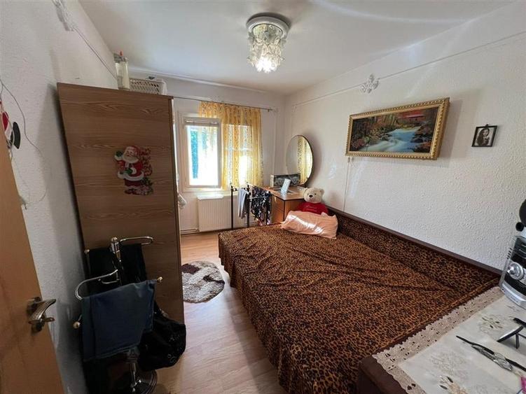 Apartament 3 camere, etaj 3, zona Longinescu - Gara - 8