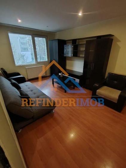 Apartament de vanzare cu 3 camere, zona Titan Auchan - 1