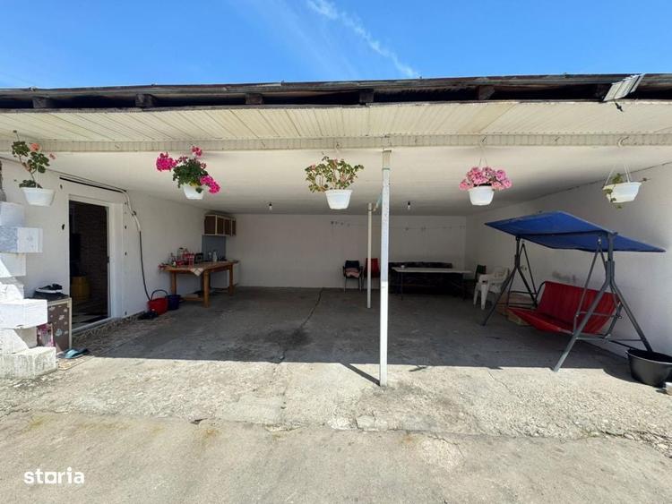 Casa de vanzare 2 locuinte in aceeasi curte, teren generos 3.855 - 6