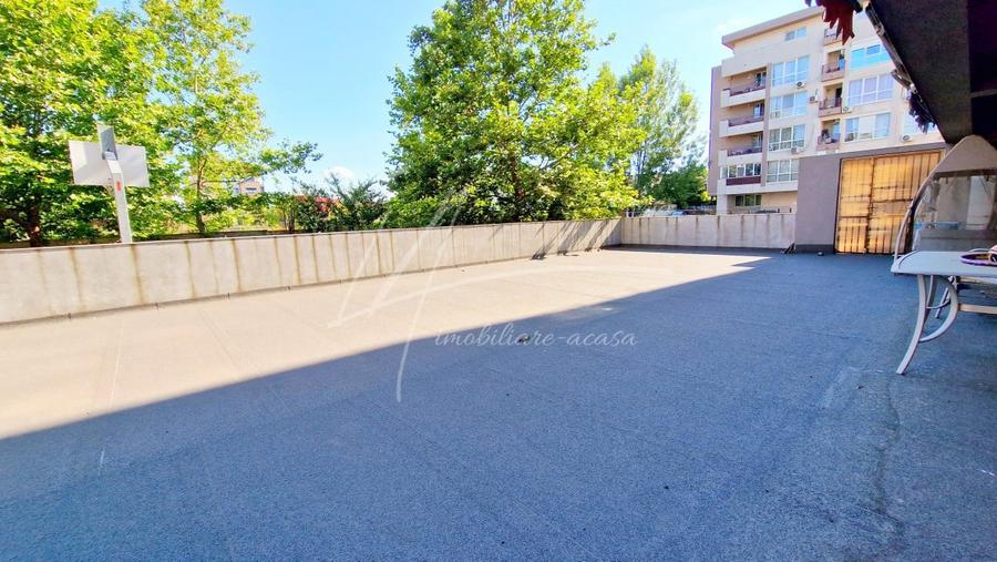 Apartament cu 5 camere si curte de 358 mp. - 1