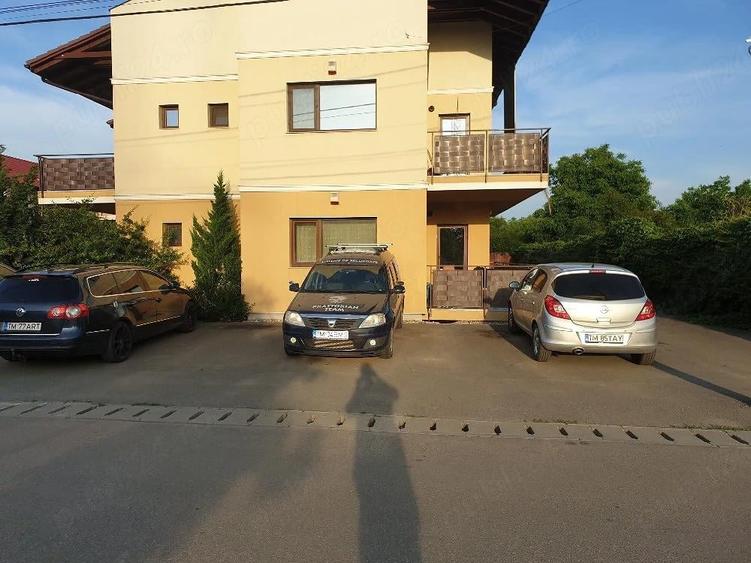Proprietar vand apartament 3 camere Dumbravita - 1