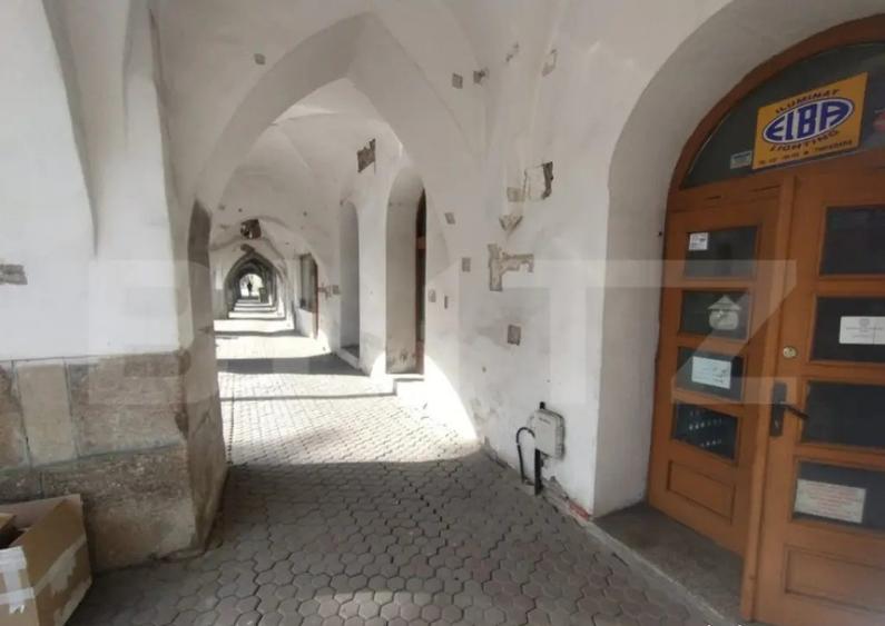 Cladire istorica, 5 camere, 600 mp, spatiu comercial+birouri - 1